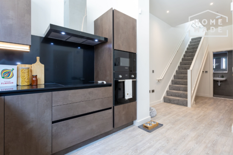 2 bedroom property to rent, Botanica, M15