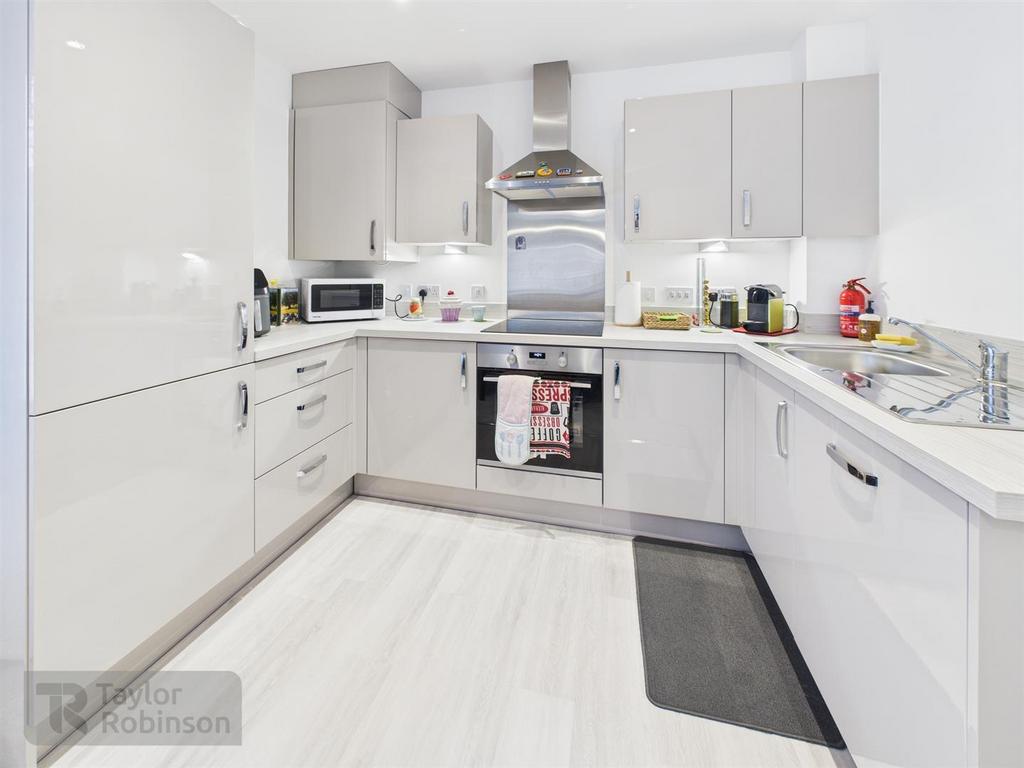 CAM02600 G0-PR0610-STILL002.jpg