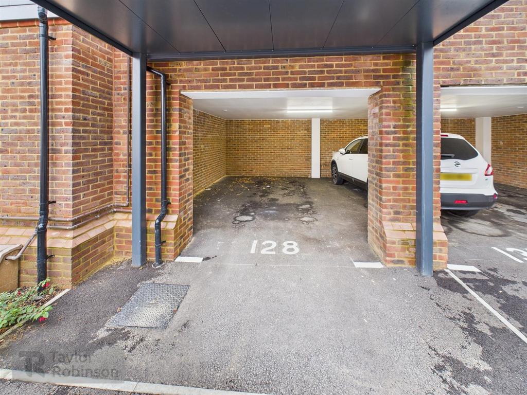 CAM02600 G0-PR0610-STILL012.jpg