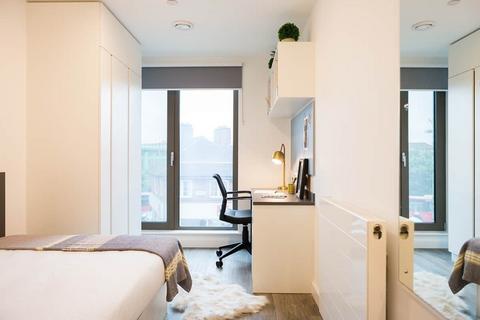 Studio to rent, Westway
