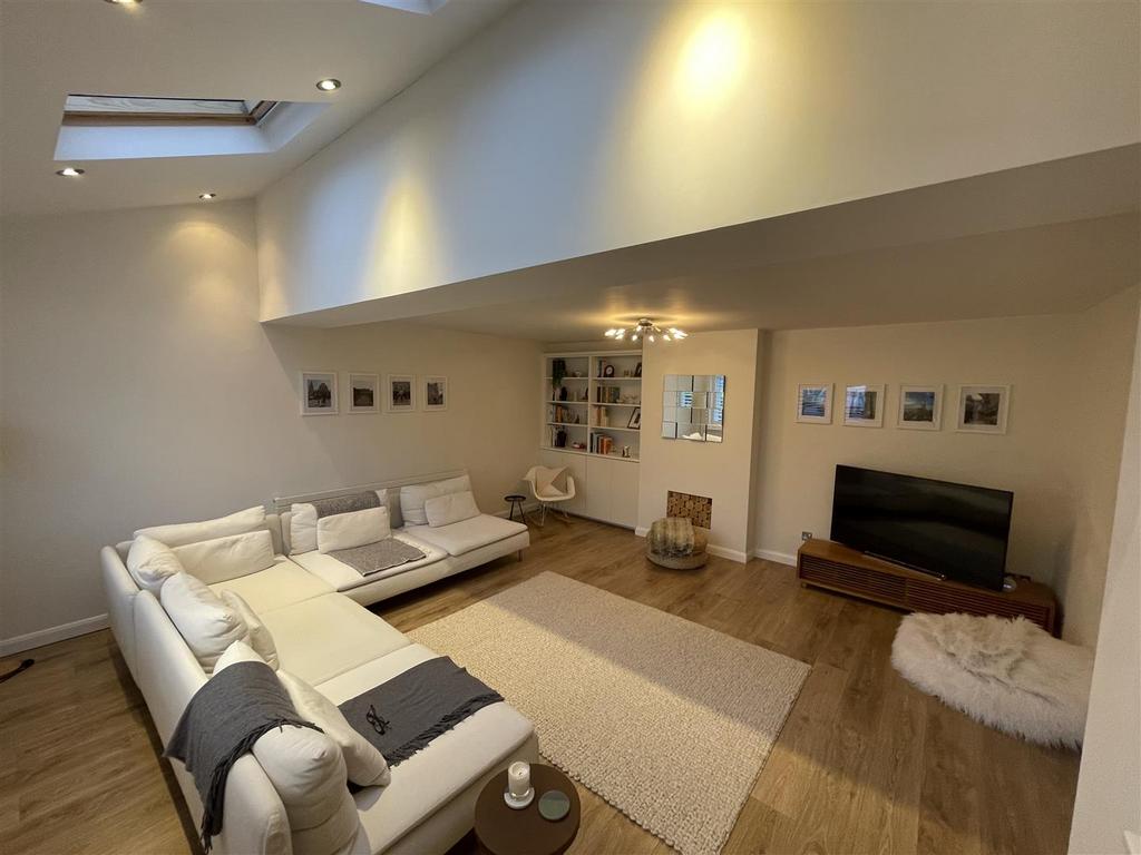 Photo 08-12-2025, 14 23 38.jpg