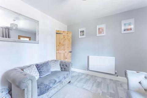 3 bedroom terraced house for sale, Station Road North, Belton
