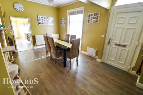 5 bedroom end of terrace house for sale, Marine Parade, Great Yarmouth
