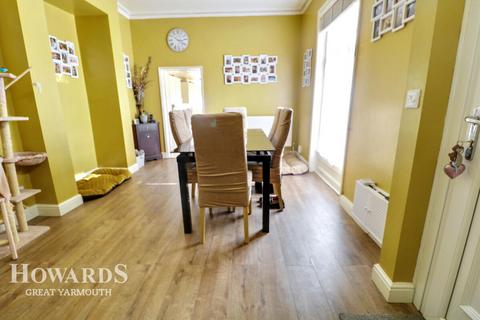 5 bedroom end of terrace house for sale, Marine Parade, Great Yarmouth