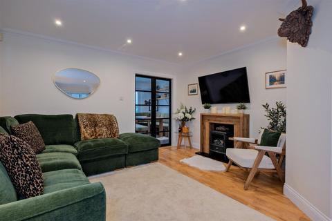 undefined, Manse Court, Forth