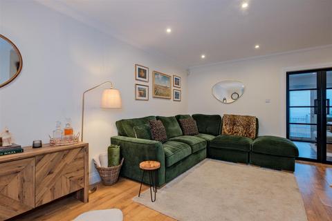 undefined, Manse Court, Forth