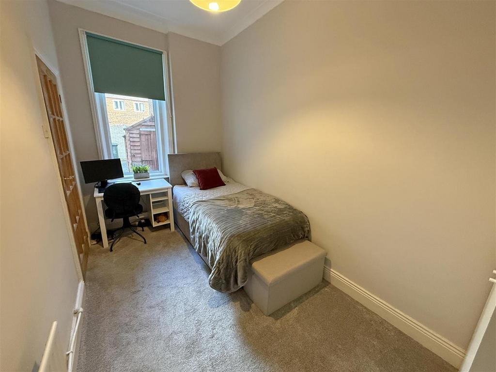 Bedroom 1.jpg