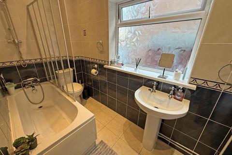 2 bedroom flat for sale, Chirton West View, North Shields