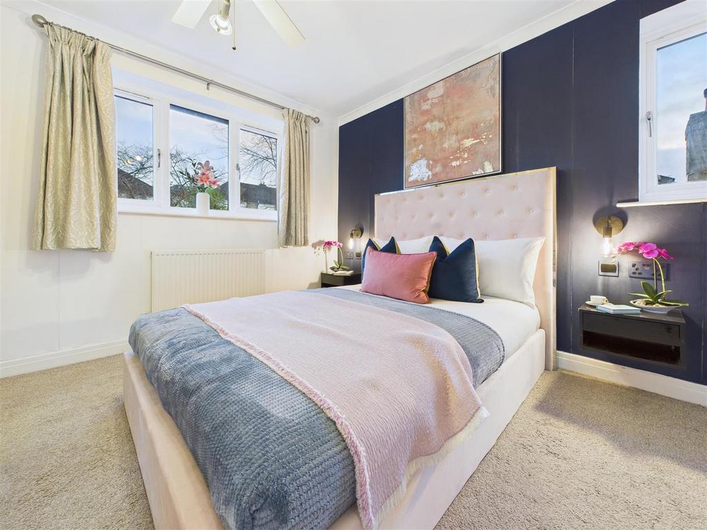 CAM04279 G0-PR0262-STILL049.jpg