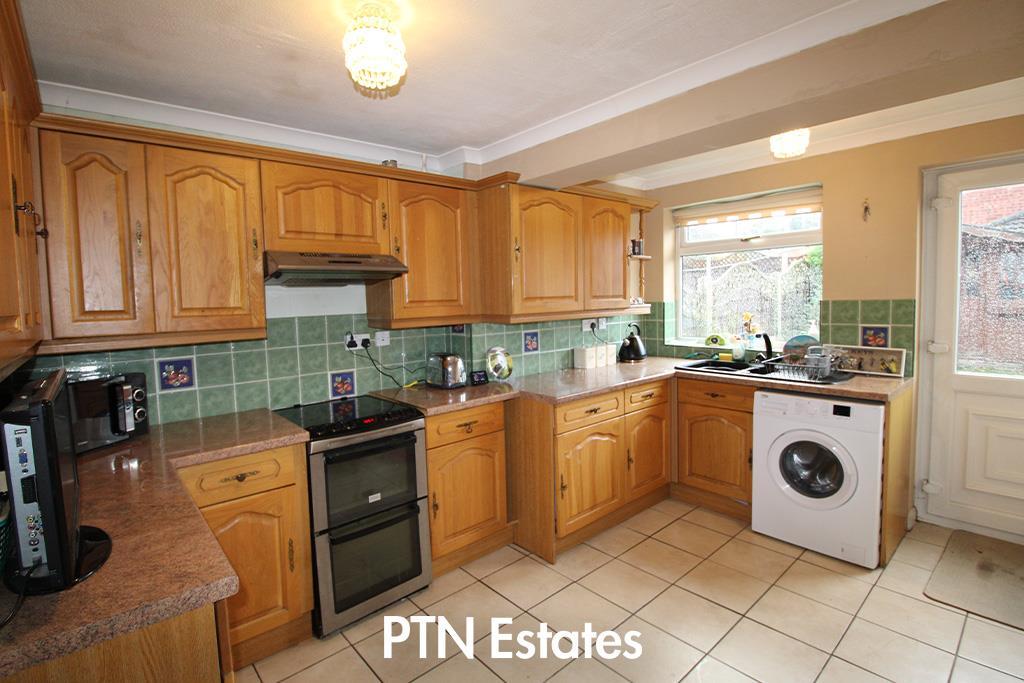 Kitchen 2 .jpg
