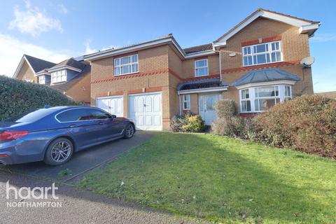 5 bedroom detached house to rent, Meadow Sweet Road, Rushden
