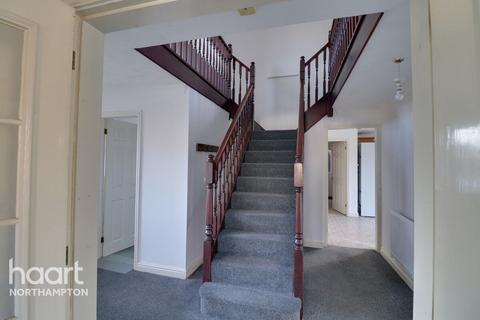 5 bedroom detached house to rent, Meadow Sweet Road, Rushden