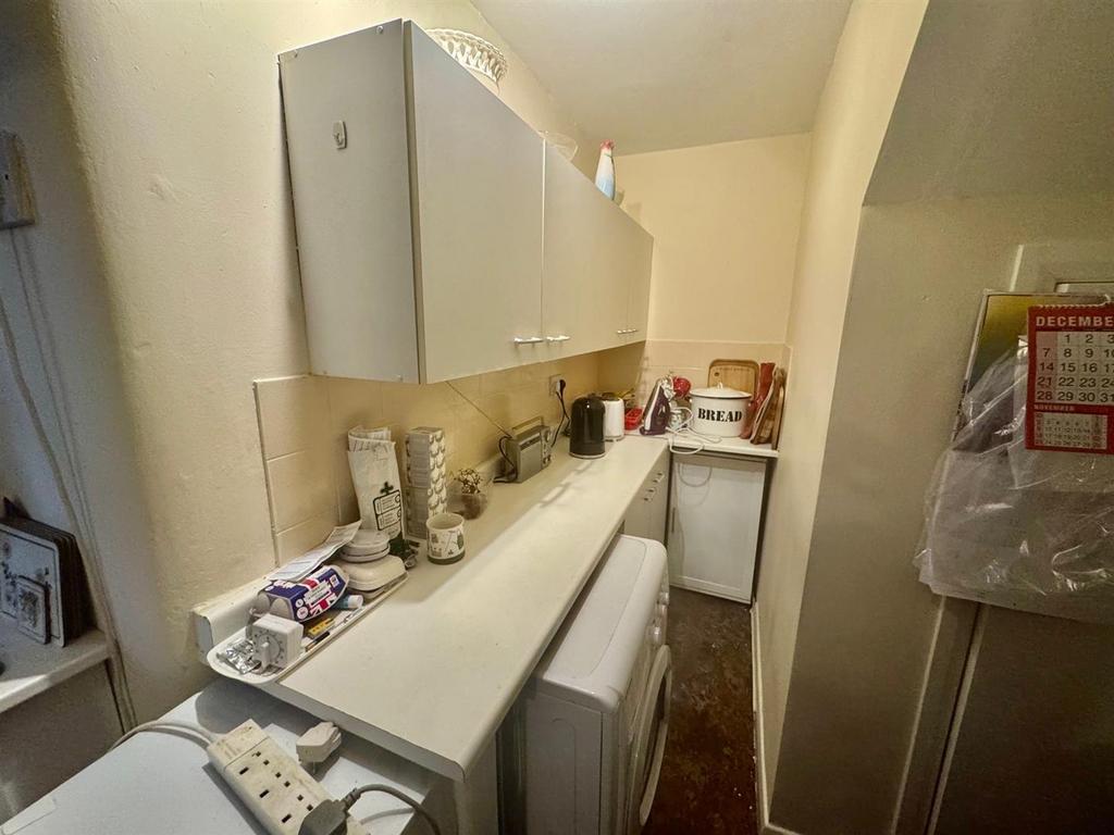 Kitchen 2.jpg