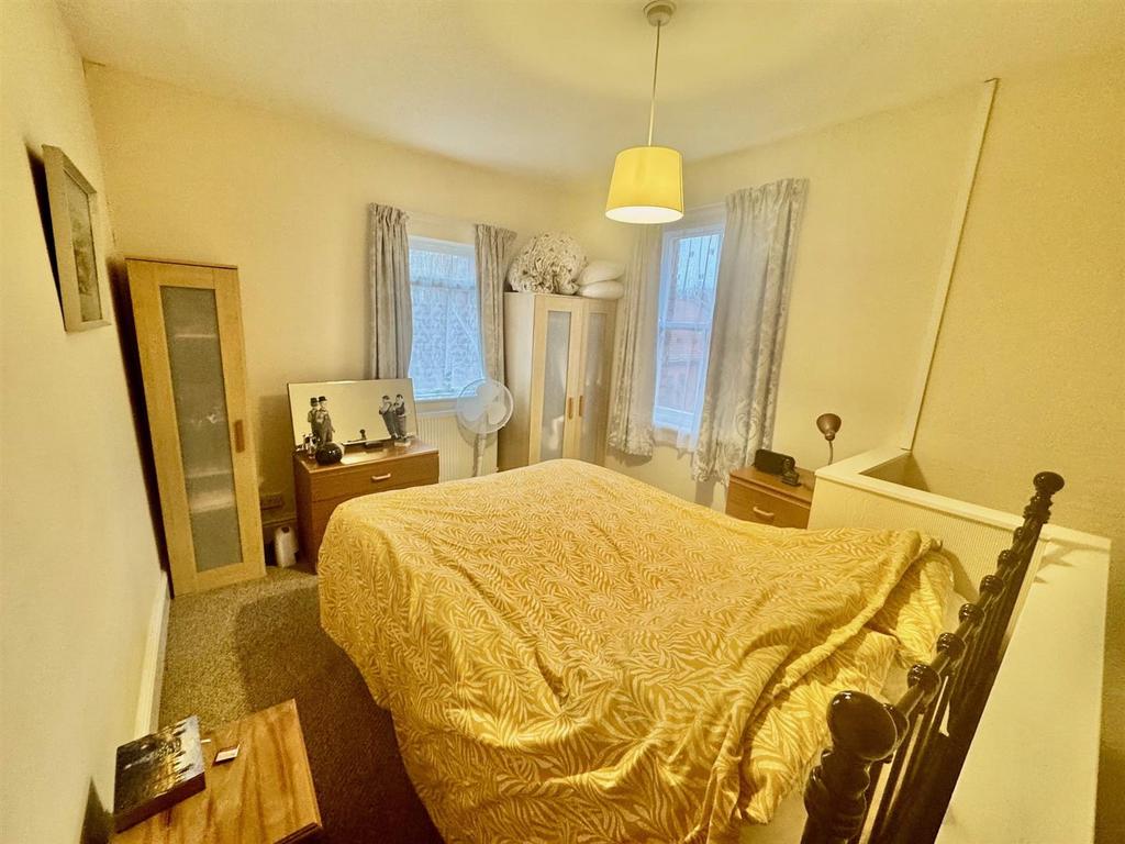 Bedroom 1.jpg