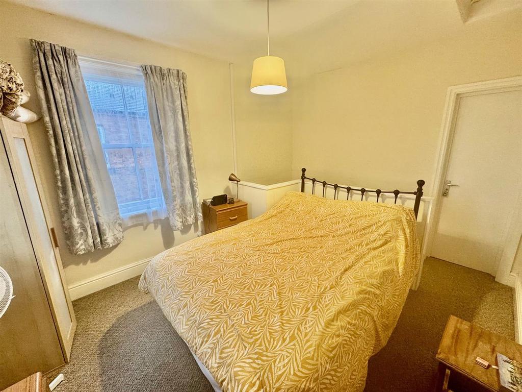 Bedroom 1b.jpg