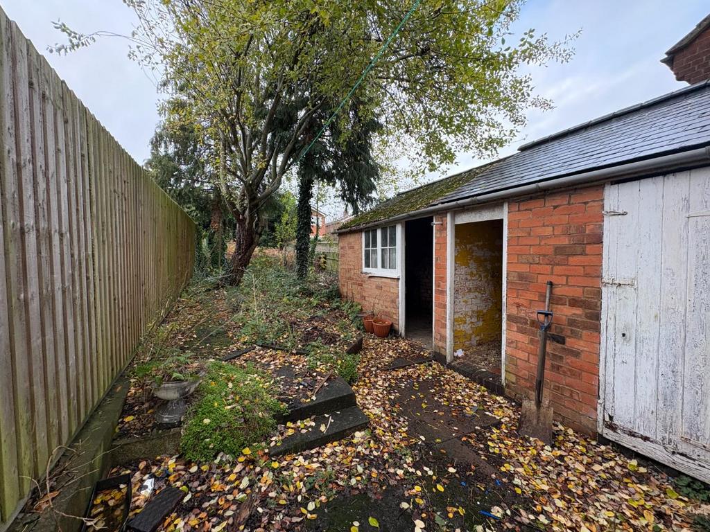 Garden &amp; Outhouses