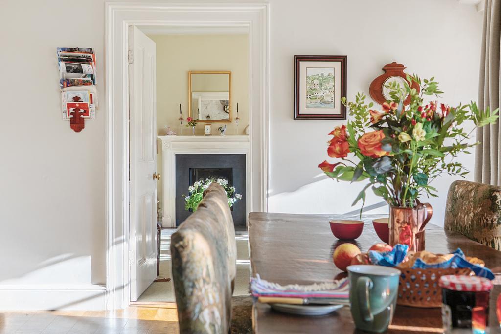 1372752-27-691b6a70d9052