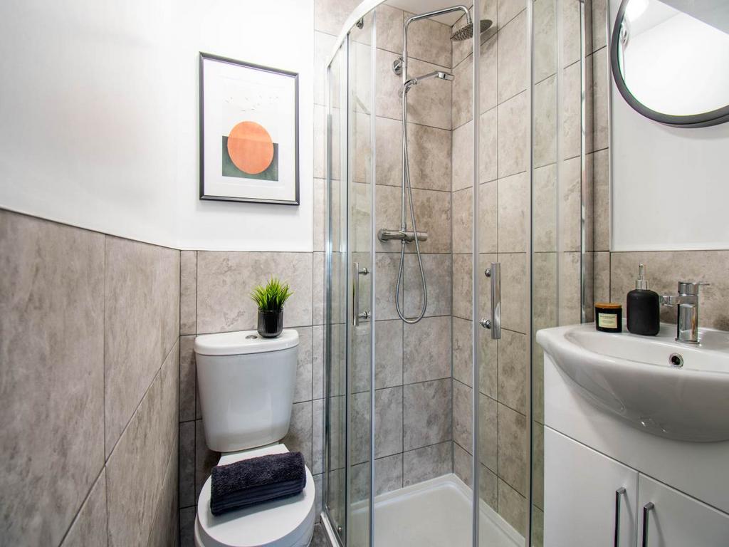 24 Grovehall Drive R