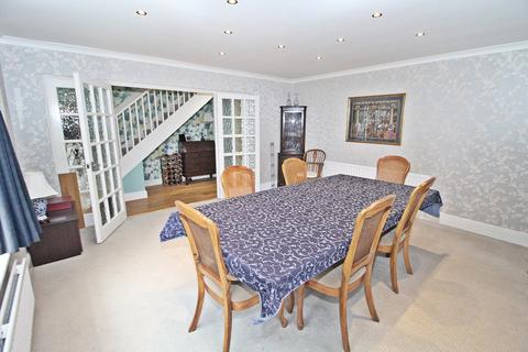 5 bedroom detached house for sale, Manor Park Drive, Westoning