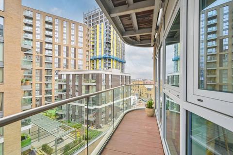 2 bedroom flat to rent, Bridges Court Road, Battersea, London, SW11