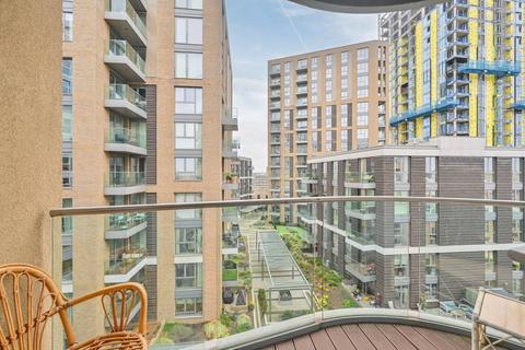 2 bedroom flat to rent, Bridges Court Road, Battersea, London, SW11