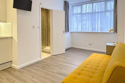 1 bedroom flat to rent, Chichele Road