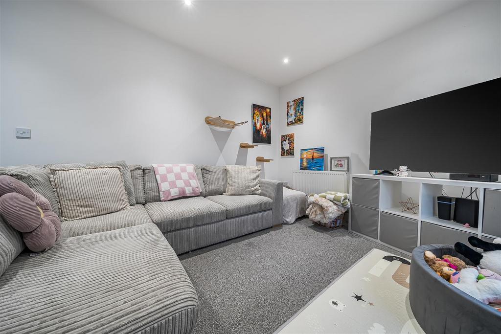 Lounge/Dining Area
