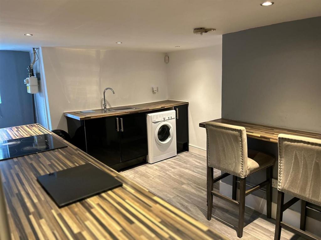 Fitted Breakfast Kitchen: