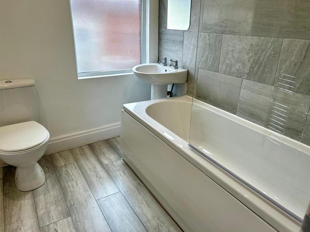 Bathroom / WC: