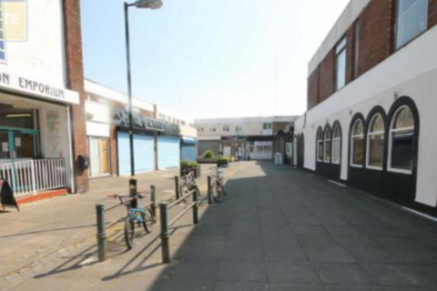 2 bedroom flat to rent, Atkinson Road, Urmston, Manchester