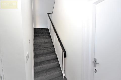 2 bedroom flat to rent, Atkinson Road, Urmston, Manchester