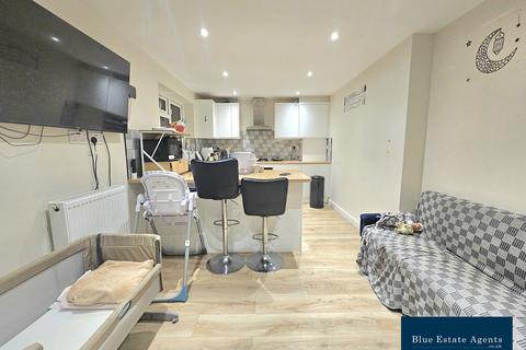 undefined, Northfield Road, Hounslow, TW5