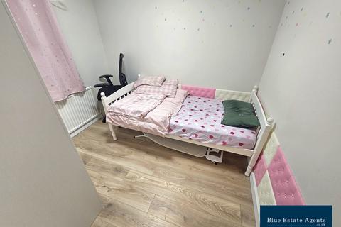 undefined, Northfield Road, Hounslow, TW5