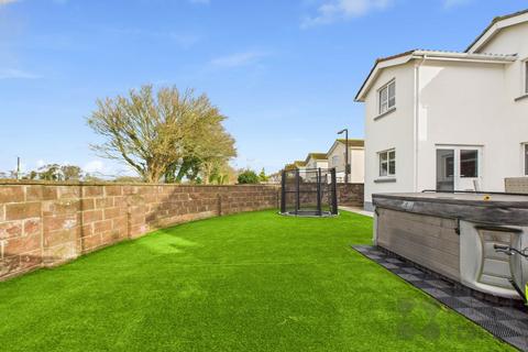 4 bedroom semi-detached house for sale, St Peter