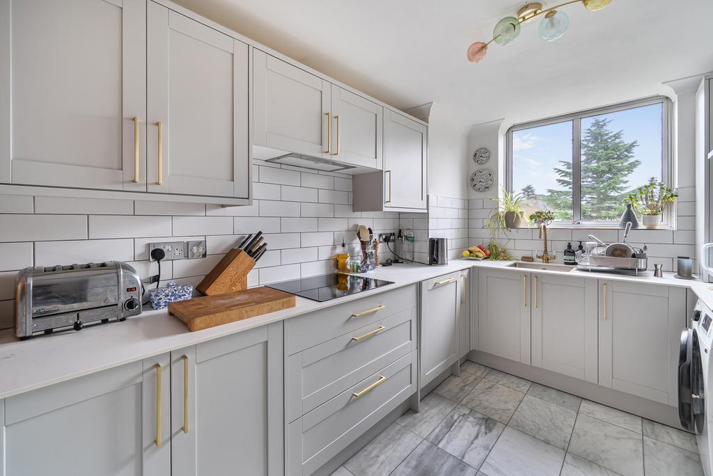 1386722 9 6938368...