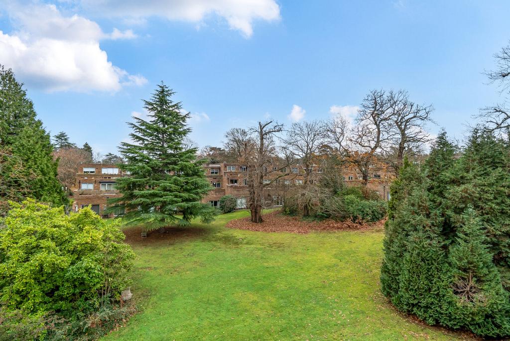 1386722-1-693835a...