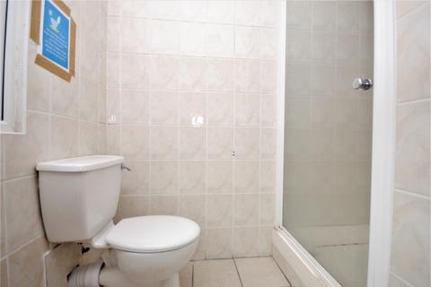 1 bedroom in a house share to rent, Kennington Park Road London SE11