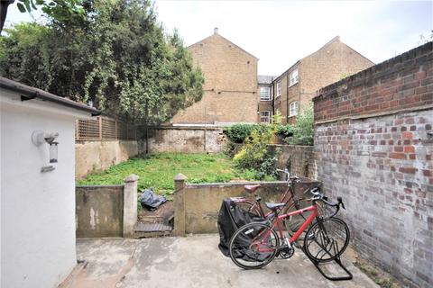 1 bedroom in a house share to rent, Kennington Park Road London SE11