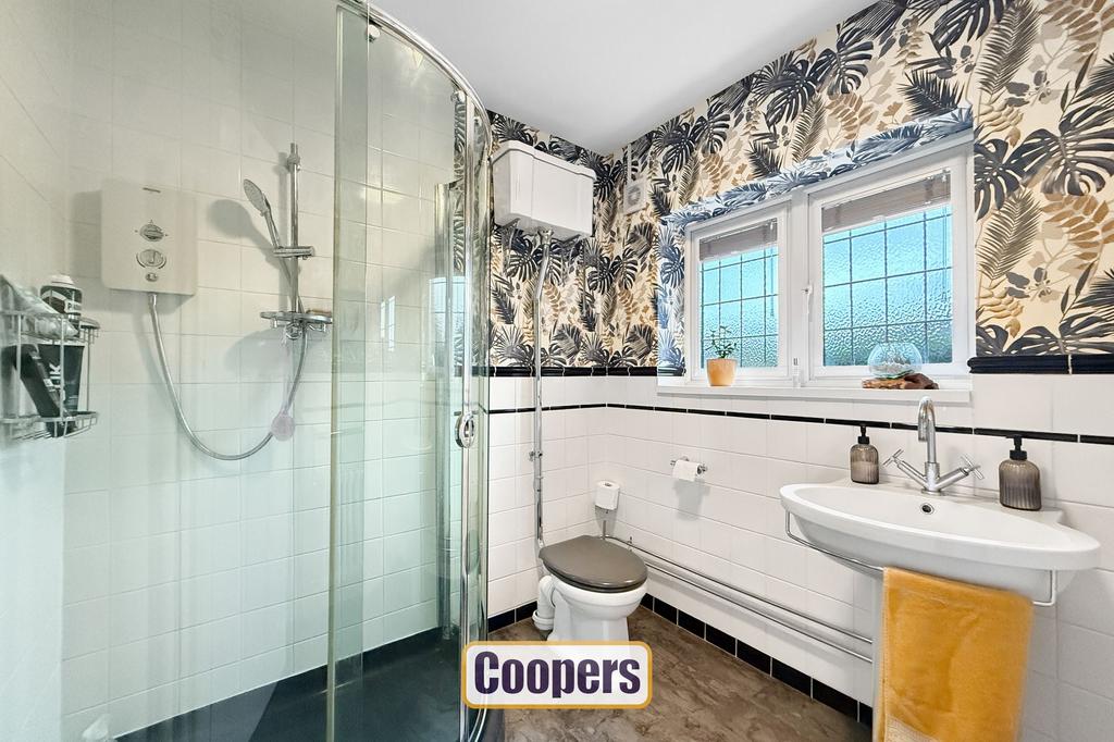 Shower Room (GF)