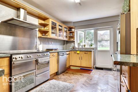 5 bedroom detached house to rent, Ruden Way, EPSOM