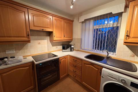 3 bedroom semi-detached house to rent, Hockley Road, Bilston WV14