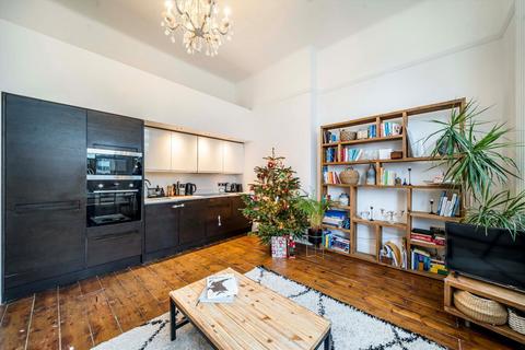 2 bedroom flat to rent, Bolton Road, London W4