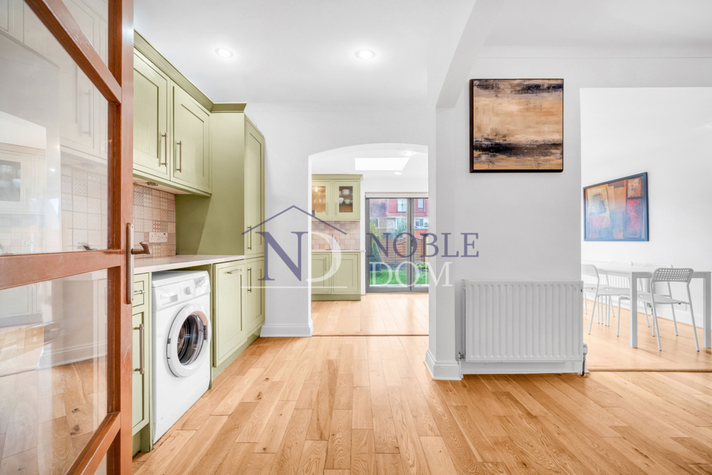 4 bedroom 2 bathroom terraced house in isleworth