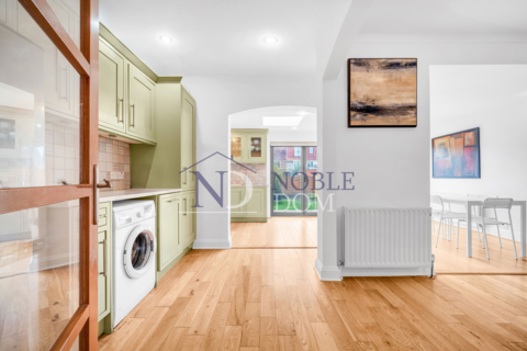 undefined, Isleworth, TW7