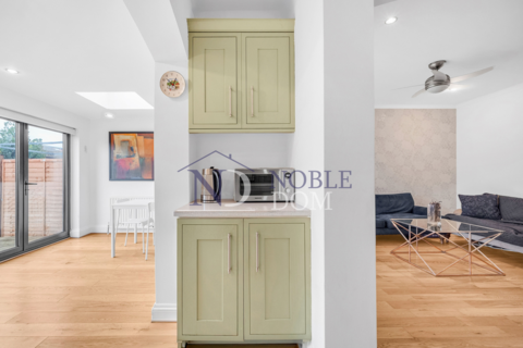 undefined, Isleworth, TW7