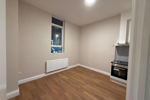 2 bedroom flat to rent, High Road, Leyton, London