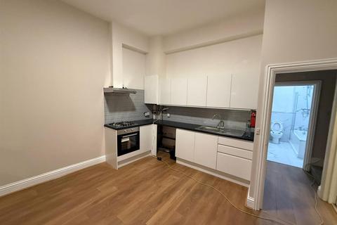2 bedroom flat to rent, High Road, Leyton, London