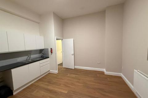 2 bedroom flat to rent, High Road, Leyton, London