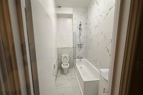 2 bedroom flat to rent, High Road, Leyton, London