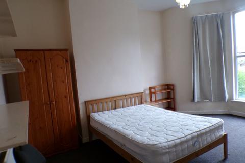 6 bedroom house to rent, Egerton Road, Manchester M14